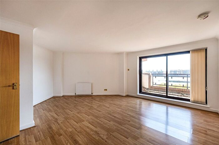 1 Bedroom Flat To Rent In The Highway, London, E1W