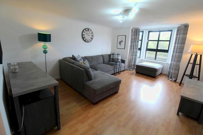 2 Bedroom Flat To Rent In Riverside Drive, First Floor, AB11