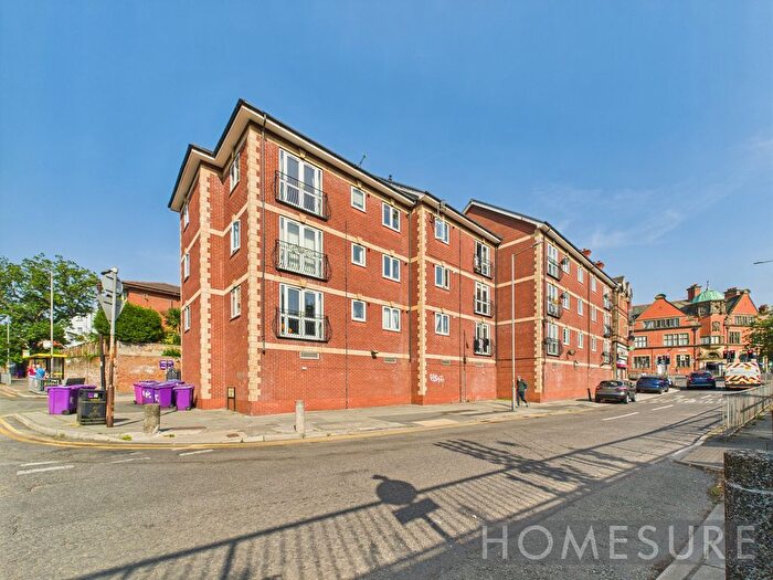 2 Bedroom Flat To Rent In Aigburth Road, Liverpool, L17