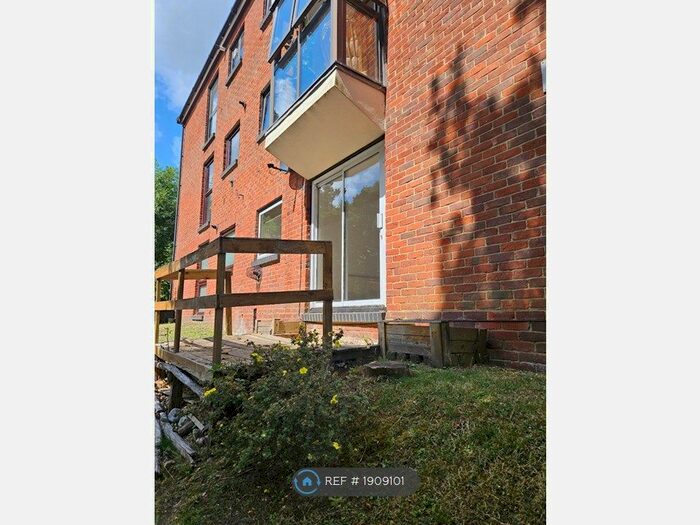 2 Bedroom Flat To Rent In Rowhills, Farnham, GU9