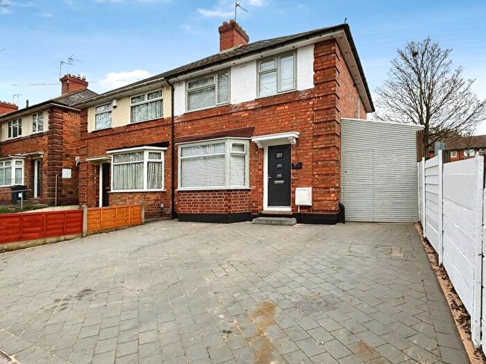 3 Bedroom Semi Detached House For Sale In Kings Road, Birmingham, B44
