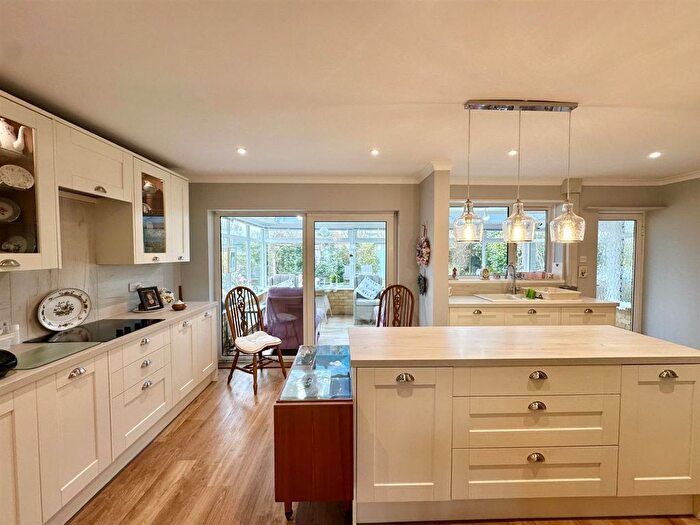 3 Bedroom Chalet For Sale In Ellerslie, Bexhill-On-Sea, TN39