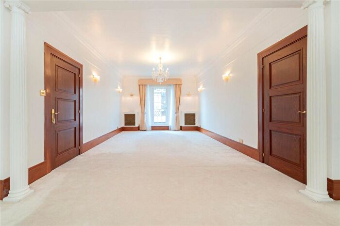 4 Bedroom Apartment To Rent In Berkeley Court, Marylebone Road, London, NW1