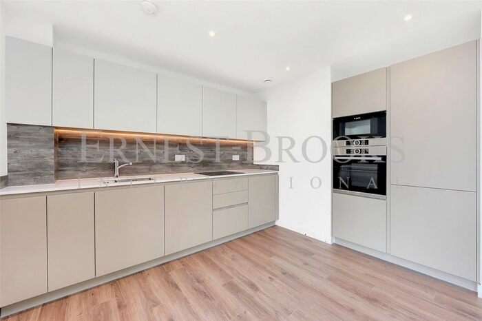 2 Bedroom Flat To Rent In Darter House, Anax Street, Woodberry Down, N4