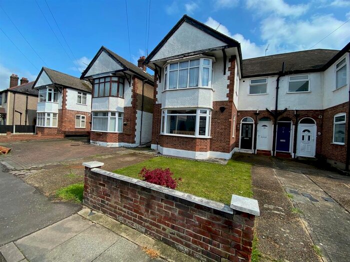 3 Bedroom Maisonette To Rent In Rosedale Road, Romford, RM1