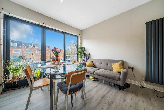 3 Bedroom Flat To Rent In Renmuir Street, Tooting, London, SW17