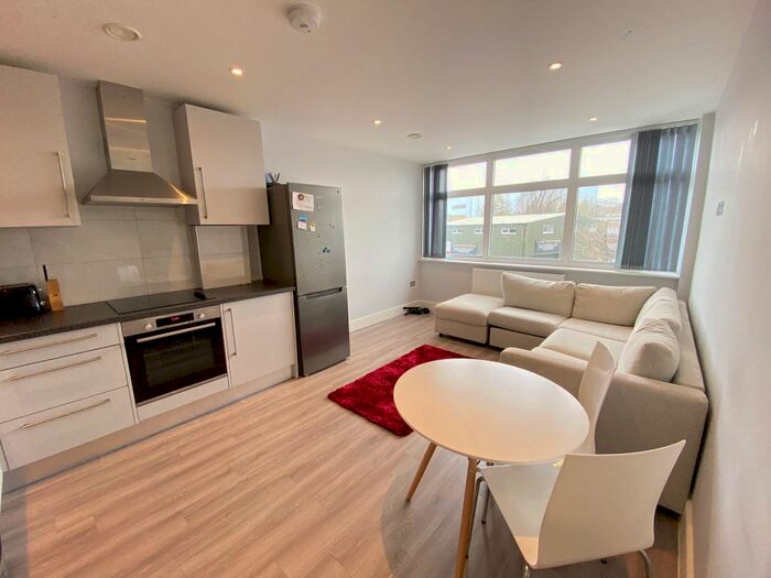 2 Bedroom Flat To Rent In Caine House, Watford, Hertfordshire, WD24