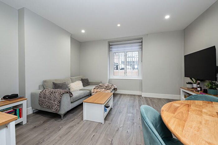 1 Bedroom Flat To Rent In Harrowby Street, London, W1H