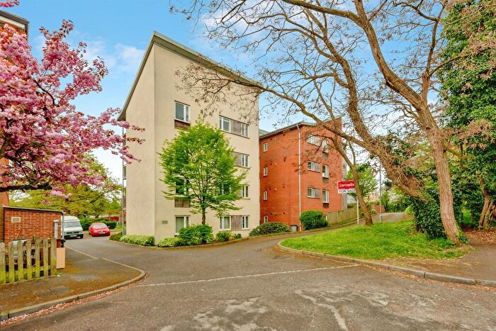 1 Bedroom Apartment For Sale In The Cedars, Reigate, RH2