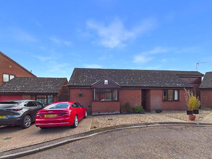 3 Bedroom Detached Bungalow For Sale In Warren View, Loddon, NR14