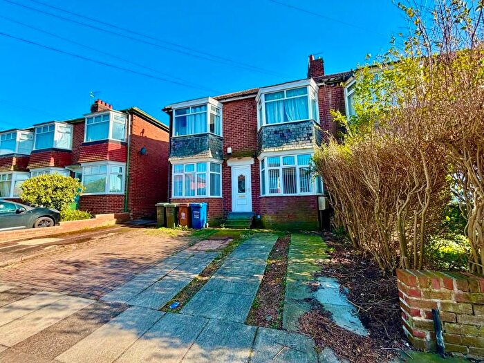 2 Bedroom Flat For Sale In Angerton Gardens, Newcastle Upon Tyne, NE5