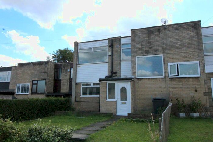 3 Bedroom Town House To Rent In The Drive, Carlinghow, Batley, WF17