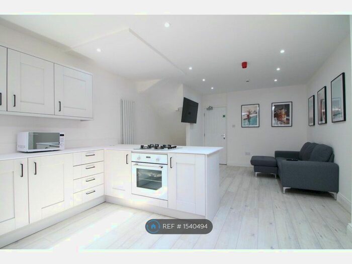 5 Bedroom Semi-Detached House To Rent In Fingland Road, Liverpool, L15