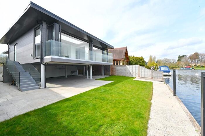 3 Bedroom Detached House To Rent In Staines-Upon-Thames, Surrey, TW18