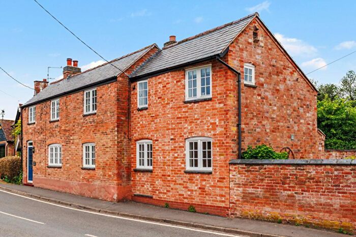 3 Bedroom Cottage For Sale In School Road, Snitterfield, CV37