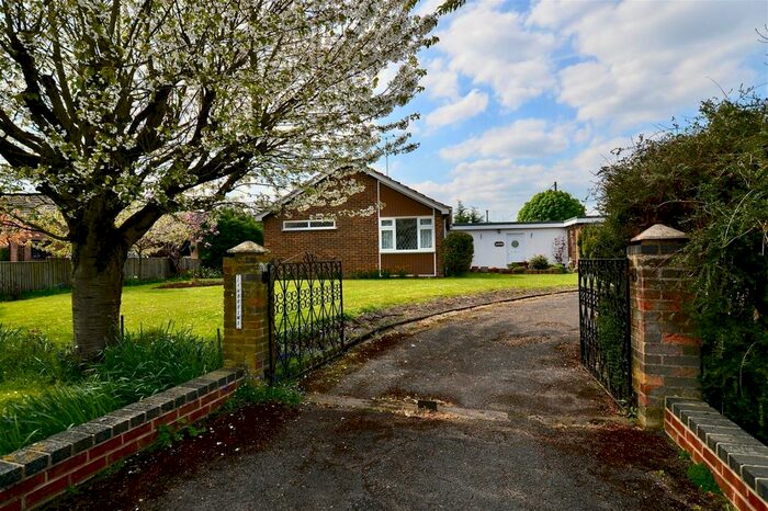 3 Bedroom Bungalow For Sale In West Side, North Littleton, Evesham, WR11