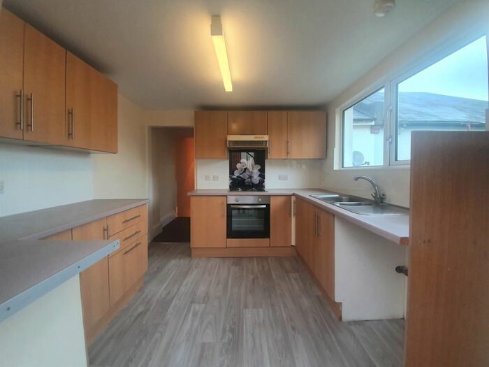 2 Bedroom Flat To Rent In Colley End Road, Paignton, TQ3