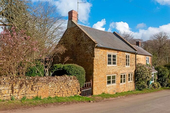 3 Bedroom Link Detached House For Sale In Shenington, Banbury, OX15