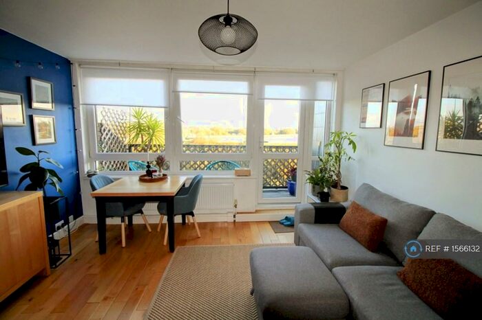 2 Bedroom Maisonette To Rent In Kessock Close, London, N17