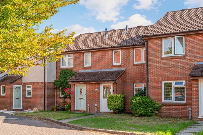 2 Bedroom Terraced House For Sale In Shaw Drive, Walton-On-Thames, KT12