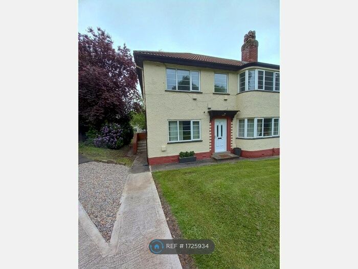 2 Bedroom Flat To Rent In Alwoodley, Leeds, LS17