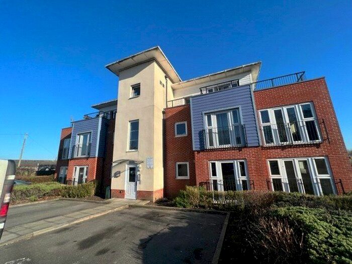 2 Bedroom Flat To Rent In Alexander Square, Eastleigh, Hampshire, SO50