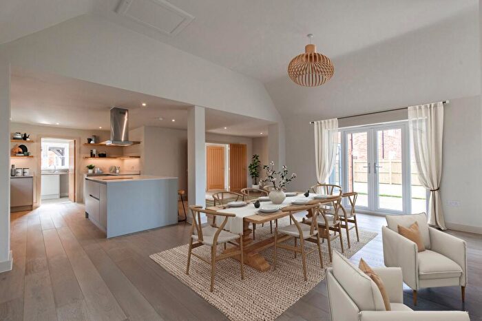4 Bedroom Detached House For Sale In Bedrooms To Both Floors - Fabulous Corner Plot, NR20