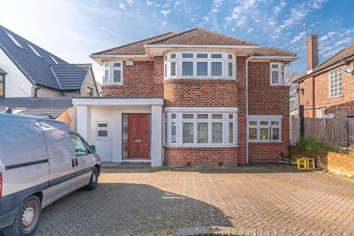 5 Bedroom Detached House To Rent In Edgwarebury Lane, Edgware, HA8