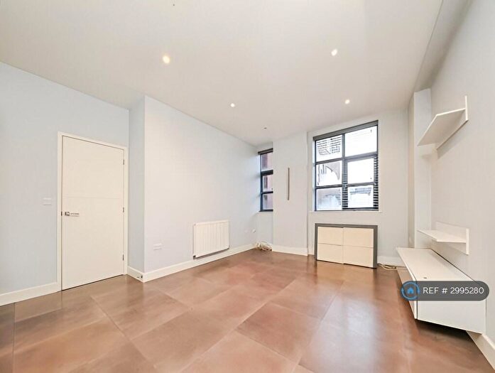 2 Bedroom Flat To Rent In Crown House, Colchester, CO2