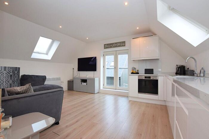 1 Bedroom Apartment To Rent In Belvedere Close, Billericay, CM11