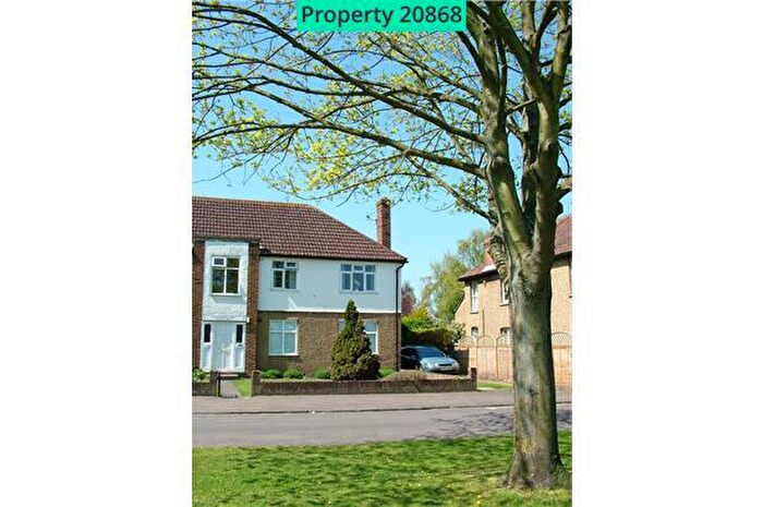 2 Bedroom Flat To Rent In Burhill Road, Hersham, Walton-on-Thames, KT12
