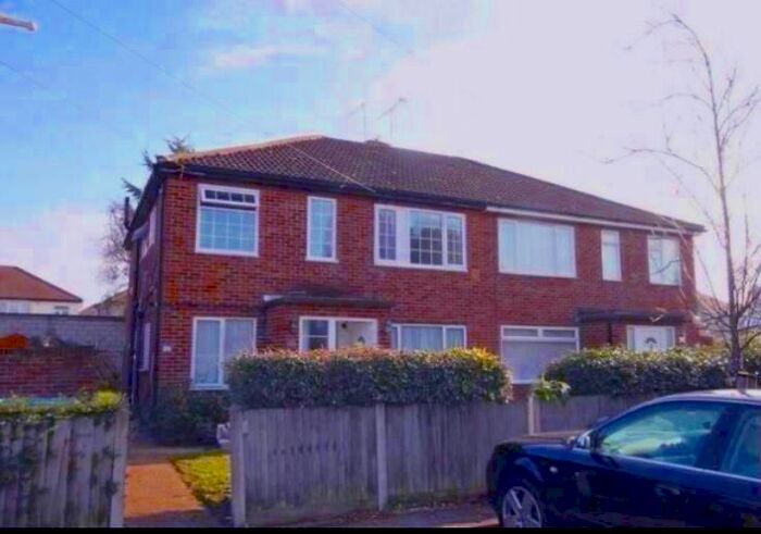 3 Bedroom Maisonette To Rent In Keats Close, Hayes UB4