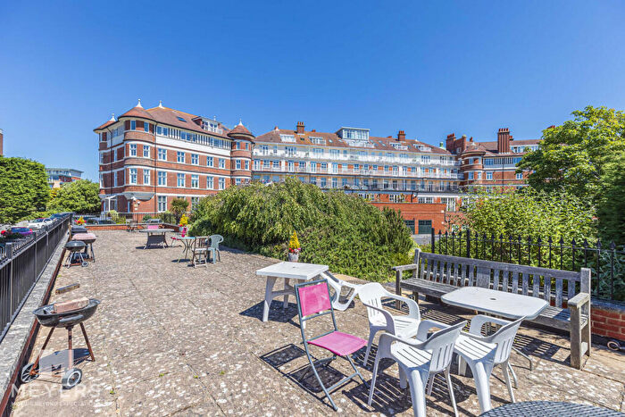 2 Bedroom Apartment For Sale In Owls Road, Bournemouth, BH5