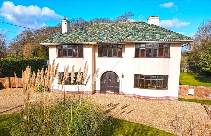 4 Bedroom Detached House For Sale In Chestnut Avenue, Barton On Sea, New Milton, Hampshire, BH25