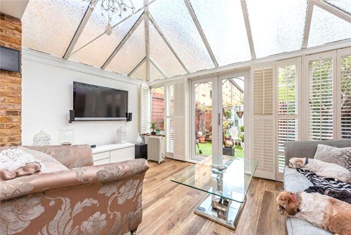 4 Bedroom Terraced House To Rent In Tottenham Road, Islington, London, N1