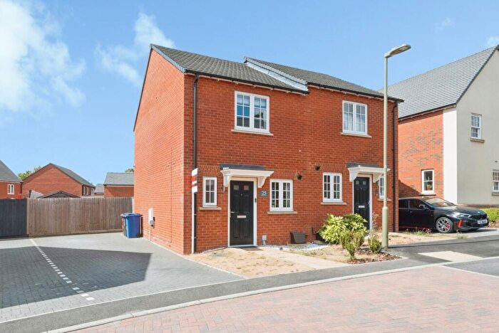 2 Bedroom Semi-Detached House For Sale In Lawrence Close, Banbury, Oxfordshire, OX16