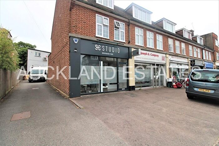 2 Bedroom Apartment To Rent In Bradmore Green, Brookmans Park, AL9