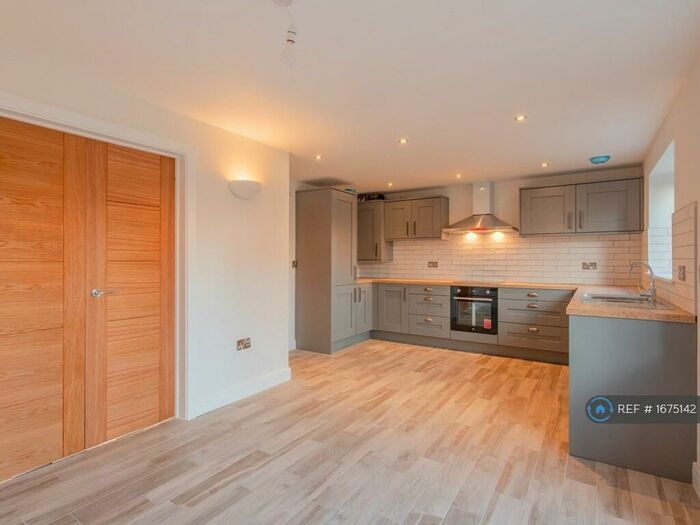 4 Bedroom Terraced House To Rent In Burton Court, Alcester, B49