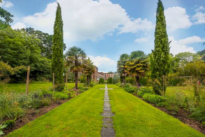 2 Bedroom Flat To Rent In Cambridge Park, Twickenham, TW1