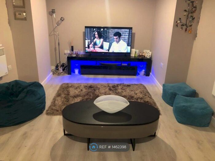 1 Bedroom Flat To Rent In The Sphere, London, E16