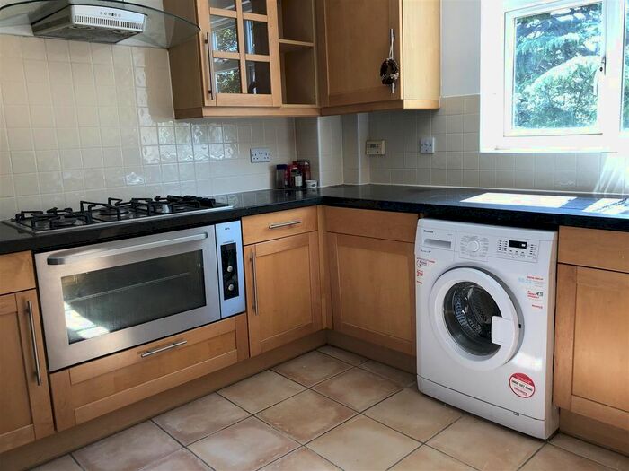 2 Bedroom Flat To Rent In Danescroft, Brent Street, Hendon, NW4