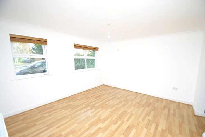 2 Bedroom Flat To Rent In Woodview Court, Watford, WD17