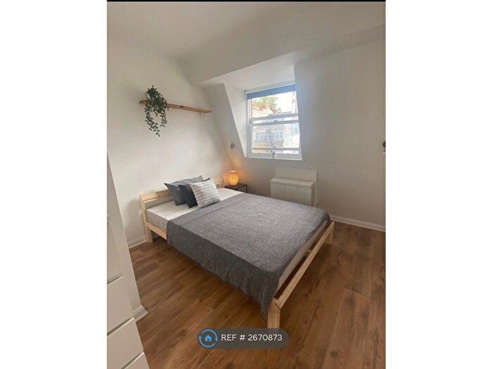 2 Bedroom Flat To Rent In Inverness Terrace, London, W2