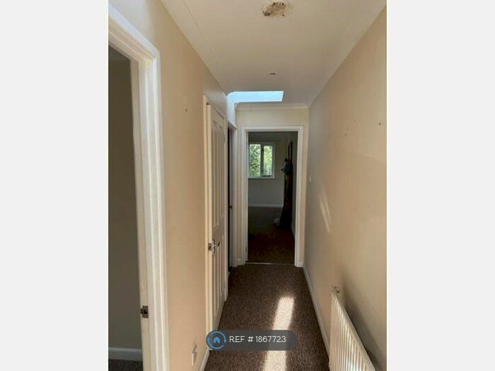 2 Bedroom Flat To Rent In Royal Oak House, Shepton Mallet, BA4