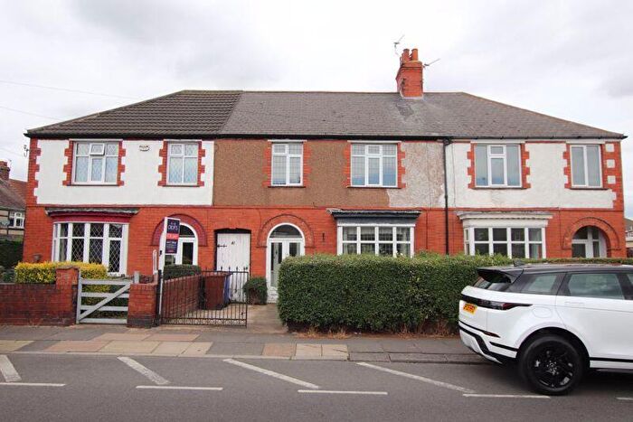 3 Bedroom Terraced House For Sale In Cross Coates Road, Grimsby, DN34