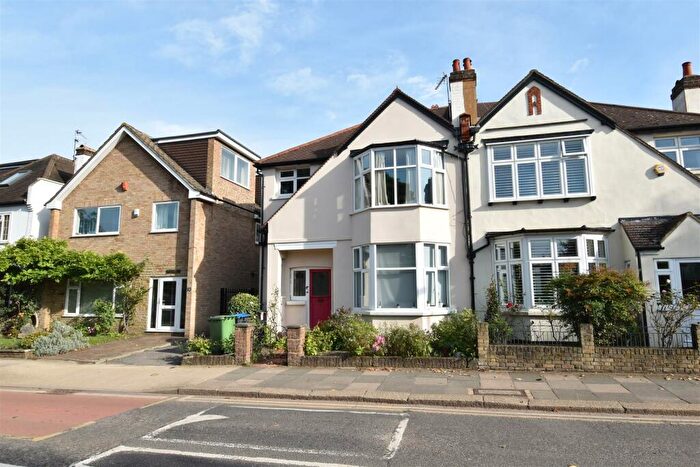 1 Bedroom Flat To Rent In Villiers Avenue, Surbiton, KT5
