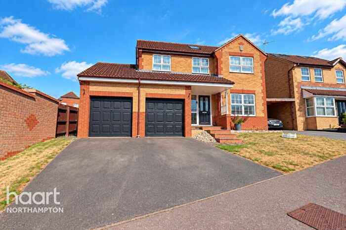 5 Bedroom Detached House For Sale In Campanula Close, Northampton, NN3