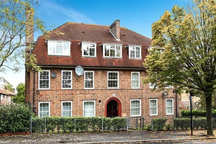 2 Bedroom Flat To Rent In Sedgehill Road, London, SE6