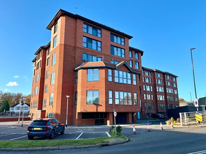 1 Bedroom Flat To Rent In Coombe Hill House, Beverley Way, London, SW20