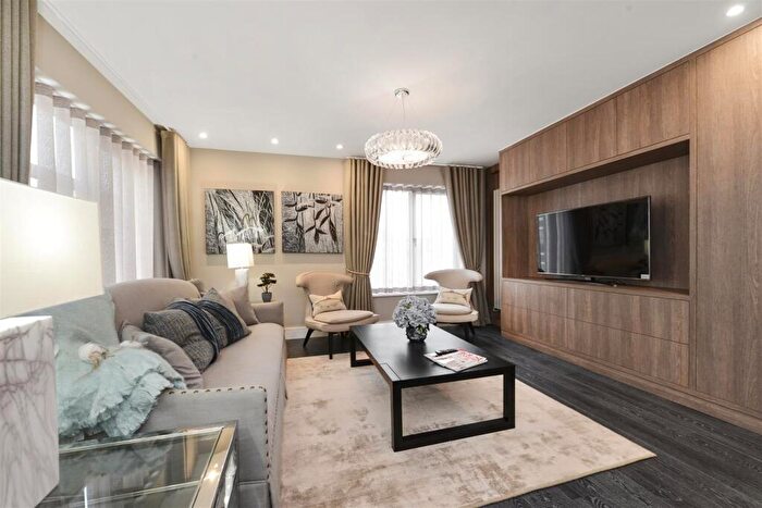 3 Bedroom Flat To Rent In St. Johns Wood Park, St. Johns Wood, NW8